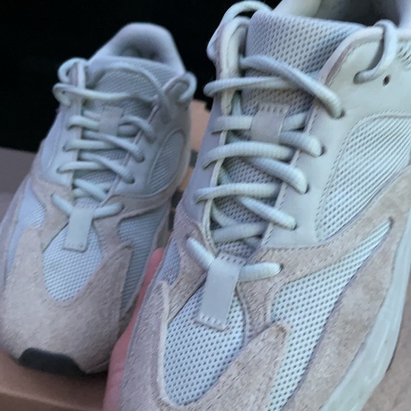 YEEZY BOOST 700 SALT 💯 Authentic - Picture 11 of 11